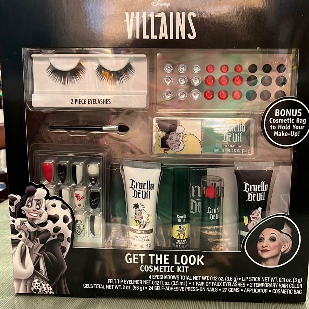Disney Villains Cruella Cosmetic Makeup Kit Eye Lashes Shadow 101 Dalmatians